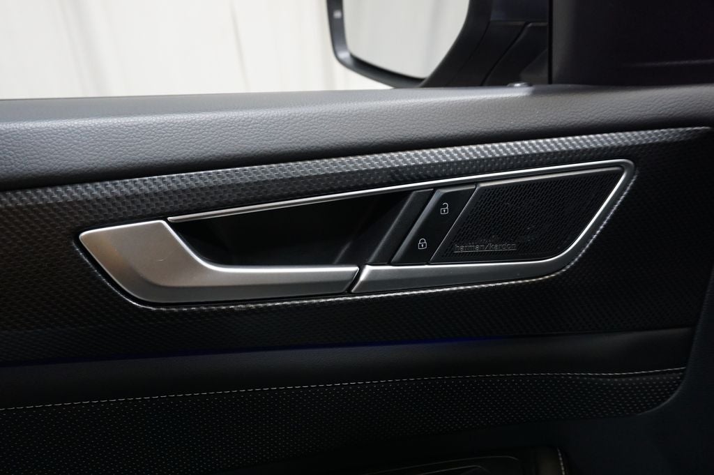 2024 Volkswagen Atlas Cross Sport 2.0T SEL Premium R-Line