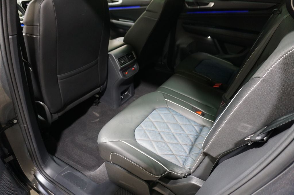 2024 Volkswagen Atlas Cross Sport 2.0T SEL Premium R-Line