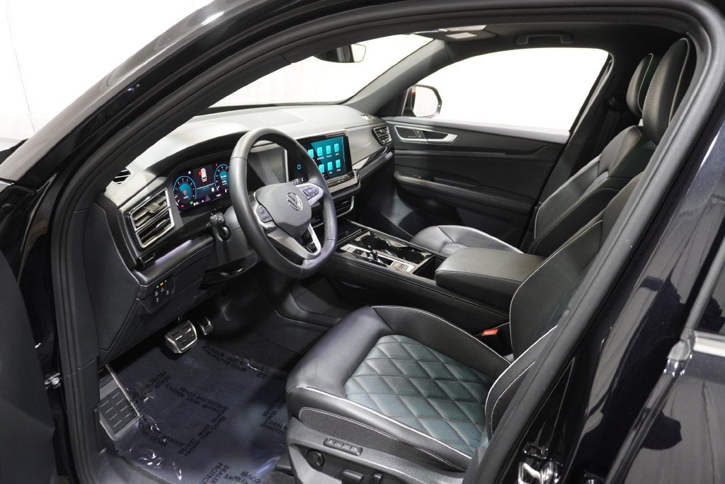 2025 Volkswagen Atlas Cross Sport 2.0T SEL Premium R-Line