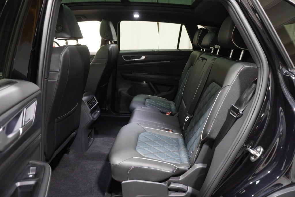 2025 Volkswagen Atlas Cross Sport 2.0T SEL Premium R-Line