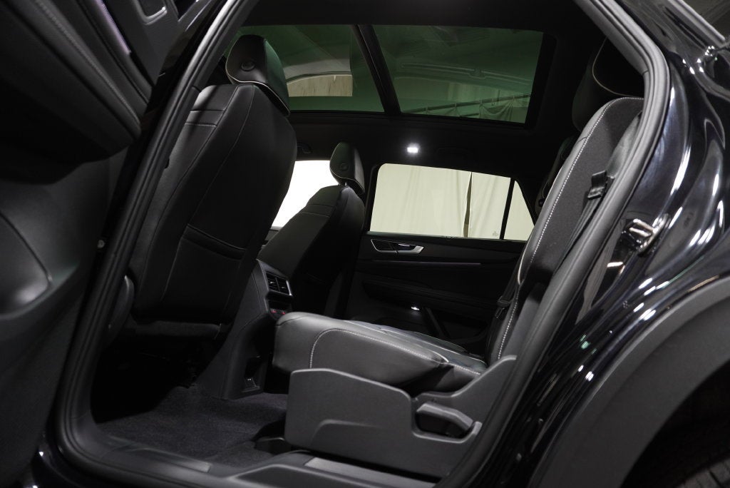 2025 Volkswagen Atlas Cross Sport 2.0T SEL Premium R-Line