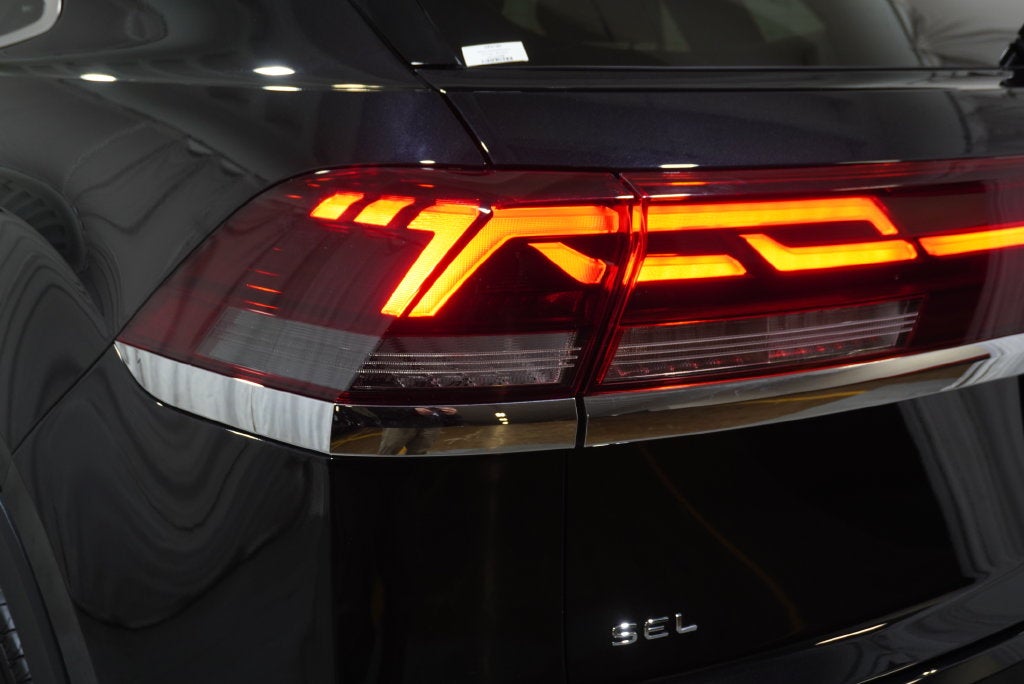 2025 Volkswagen Atlas Cross Sport 2.0T SEL Premium R-Line