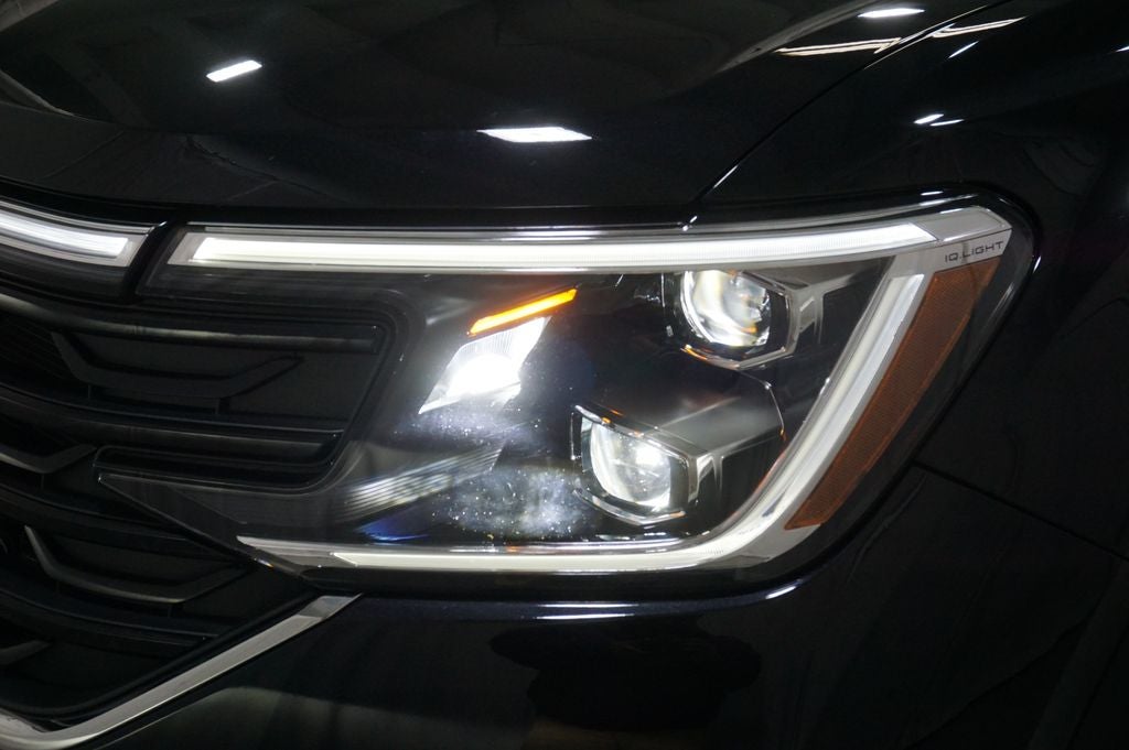 2025 Volkswagen Atlas Cross Sport 2.0T SEL Premium R-Line