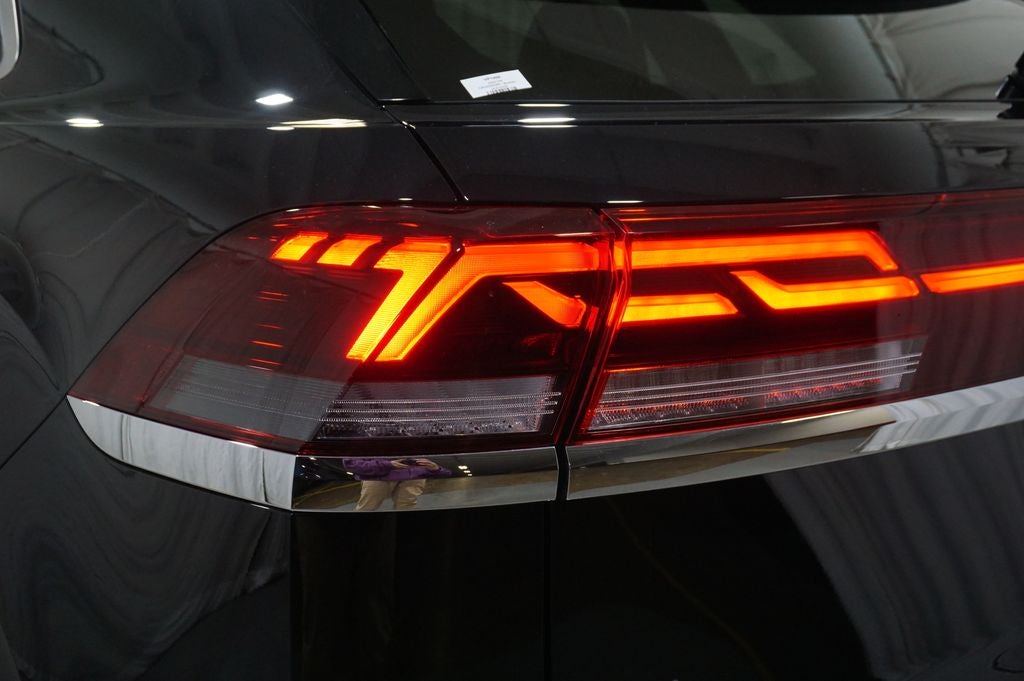 2025 Volkswagen Atlas Cross Sport 2.0T SEL Premium R-Line