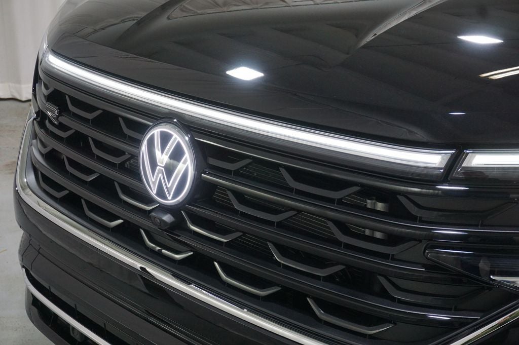 2025 Volkswagen Atlas Cross Sport 2.0T SEL Premium R-Line