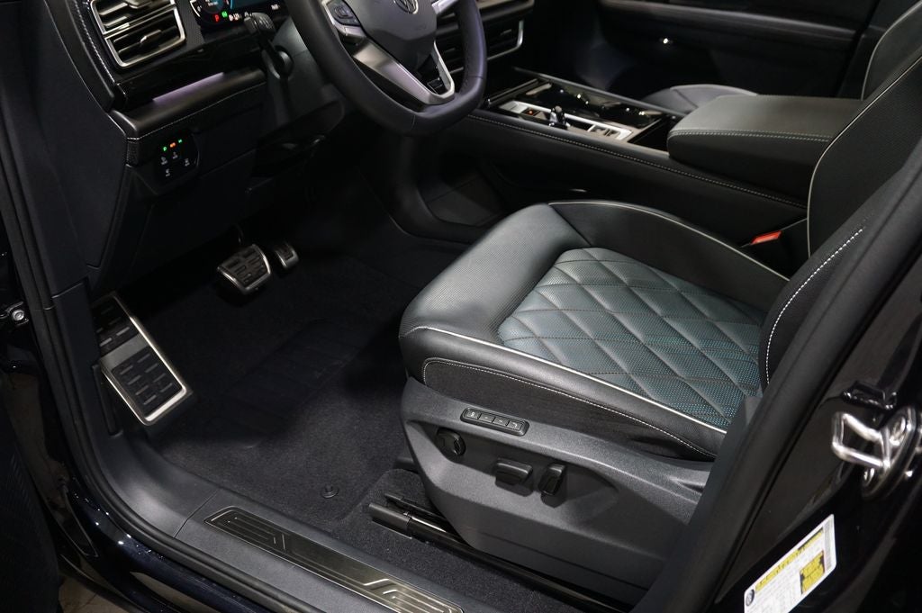 2025 Volkswagen Atlas Cross Sport 2.0T SEL Premium R-Line