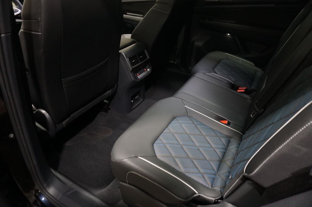 2025 Volkswagen Atlas Cross Sport 2.0T SEL Premium R-Line
