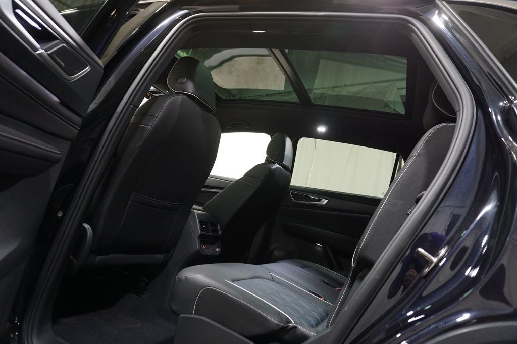 2025 Volkswagen Atlas Cross Sport 2.0T SEL Premium R-Line
