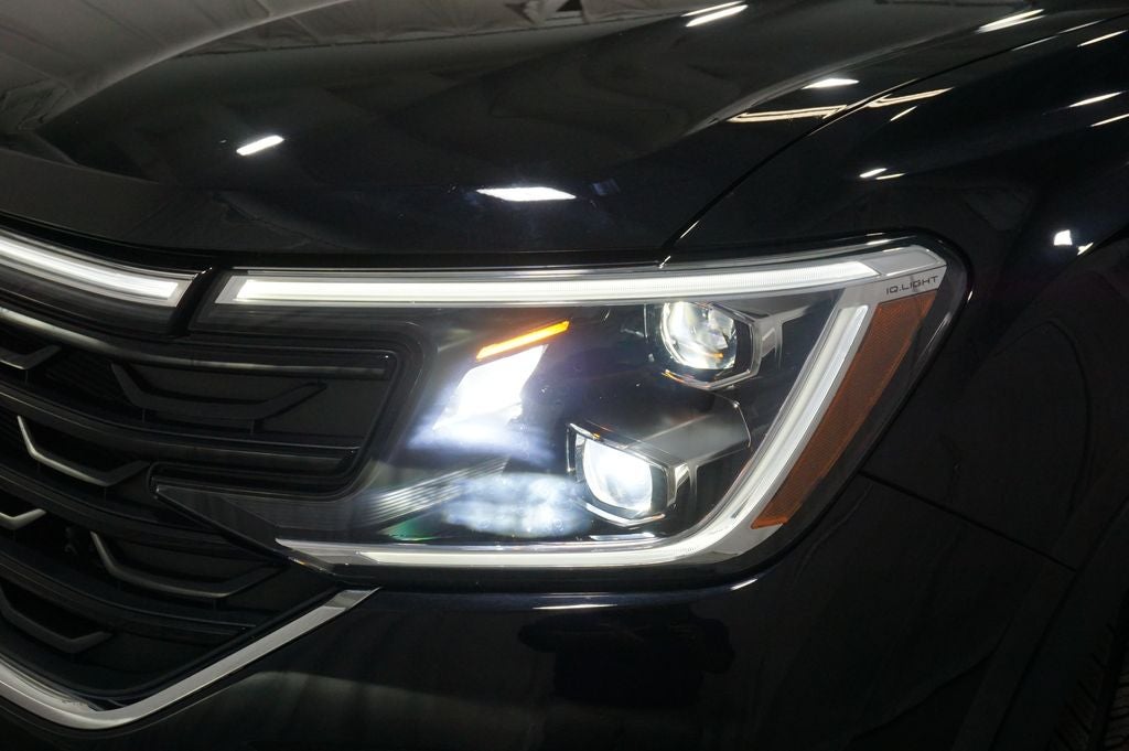 2025 Volkswagen Atlas Cross Sport 2.0T SEL Premium R-Line
