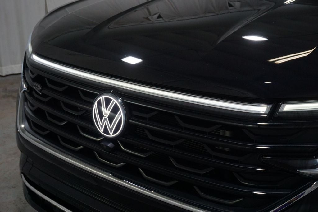 2025 Volkswagen Atlas Cross Sport 2.0T SEL Premium R-Line