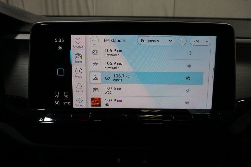 2026 Volkswagen Atlas Cross Sport 2.0T SE w/Technology