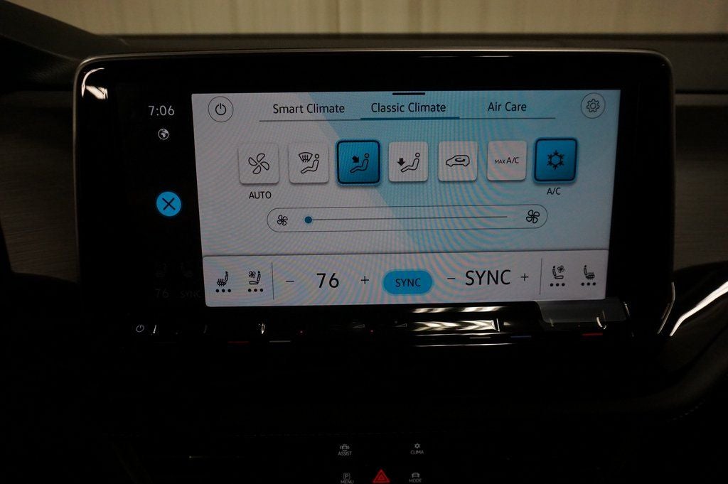 2025 Volkswagen Atlas Cross Sport 2.0T SE w/Technology