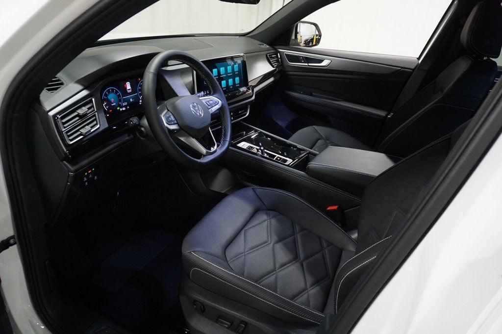 2025 Volkswagen Atlas Cross Sport 2.0T SE w/Technology