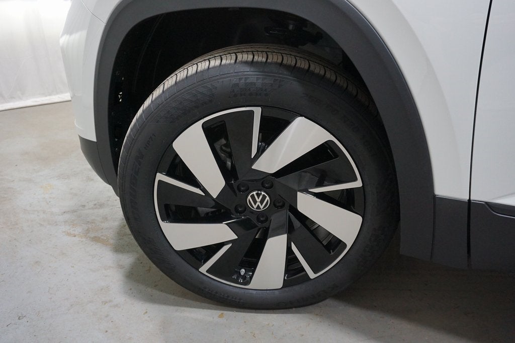 2025 Volkswagen Atlas Cross Sport 2.0T SE w/Technology