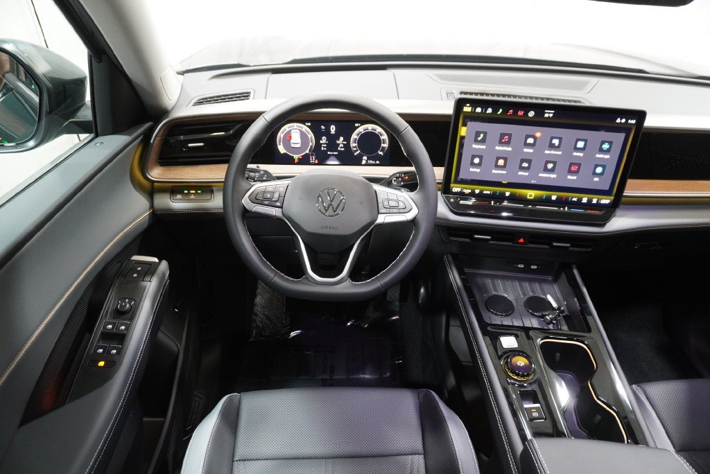 2027 Volkswagen Atlas SE w/Technology