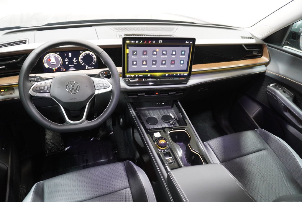 2027 Volkswagen Atlas SE w/Technology
