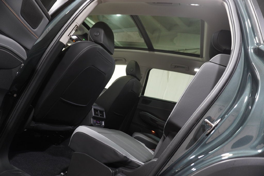 2027 Volkswagen Atlas SE w/Technology