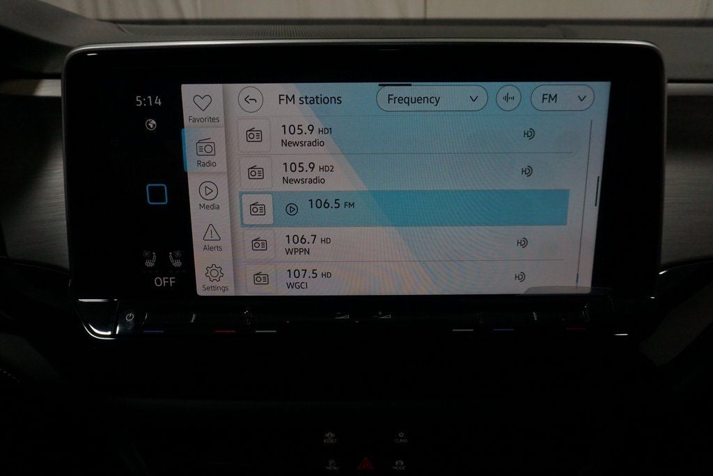 2025 Volkswagen Atlas Cross Sport 2.0T SE w/Technology