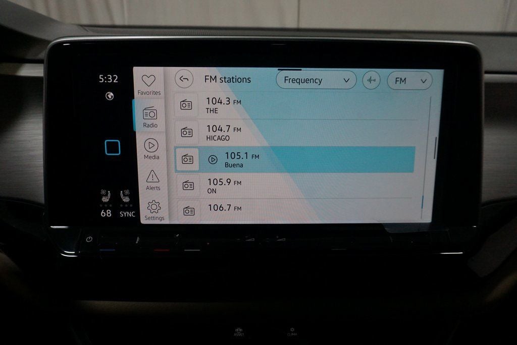 2025 Volkswagen Atlas Cross Sport 2.0T SE w/Technology