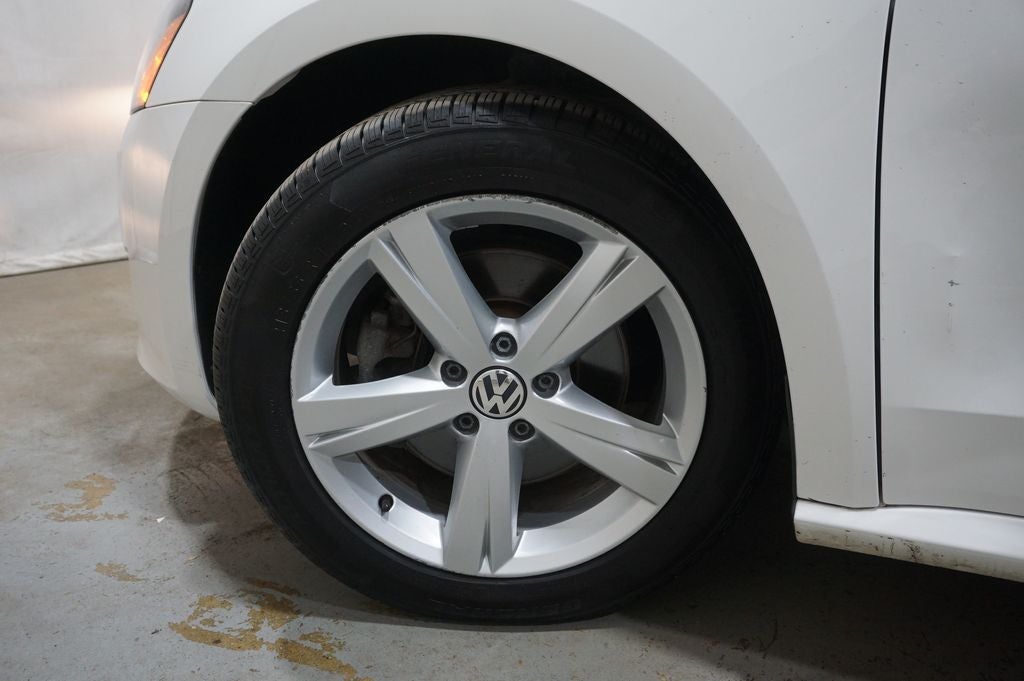 2015 Volkswagen Passat 1.8T Limited Edition