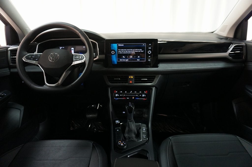 2025 Volkswagen Taos 1.5T SE Black