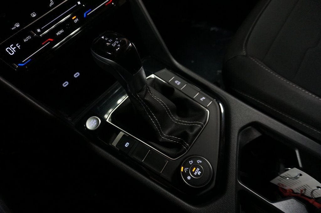 2025 Volkswagen Taos 1.5T SE Black