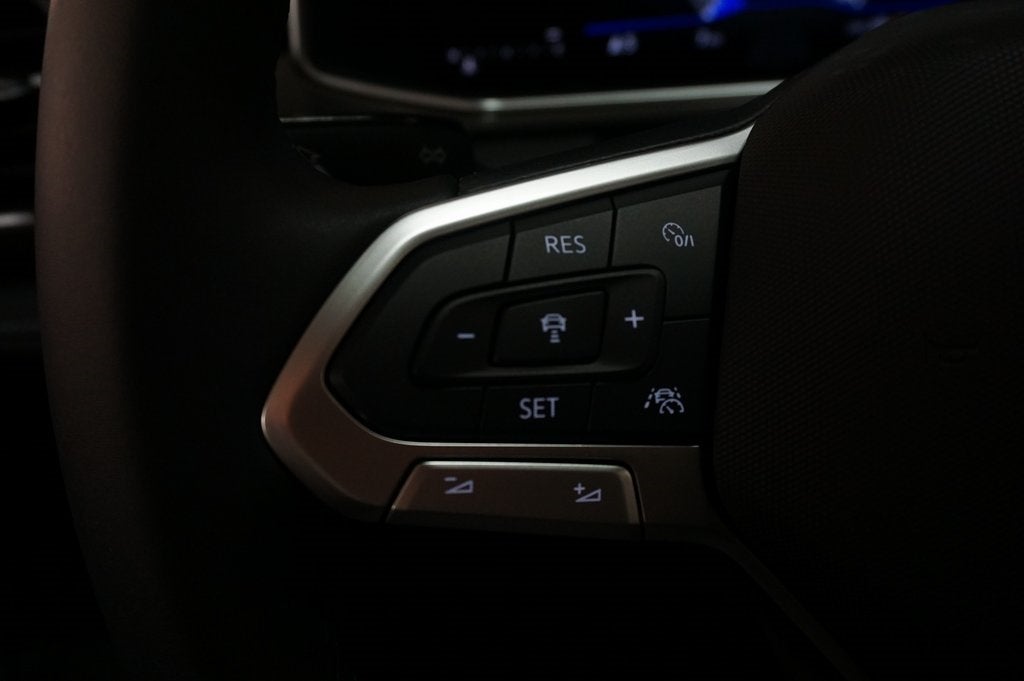 2025 Volkswagen Taos 1.5T SE Black