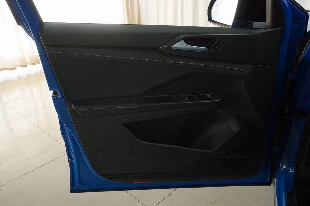 2025 Volkswagen Taos 1.5T SE Black