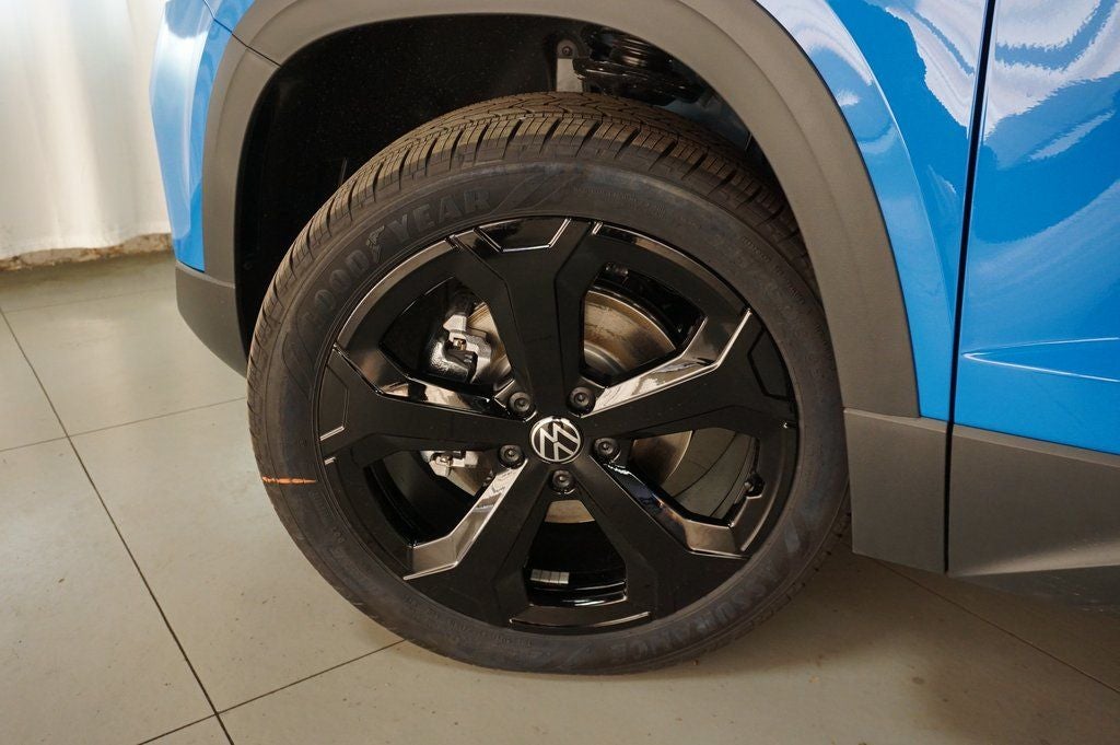 2025 Volkswagen Taos 1.5T SE Black