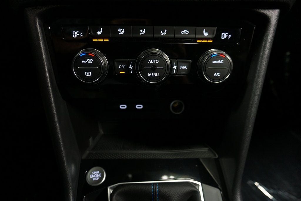 2025 Volkswagen Taos 1.5T SE Black