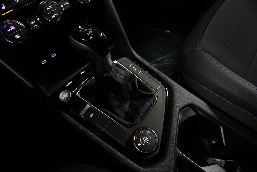 2025 Volkswagen Taos 1.5T SE Black