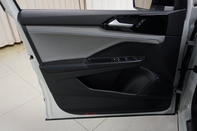 2025 Volkswagen Taos 1.5T SE Black