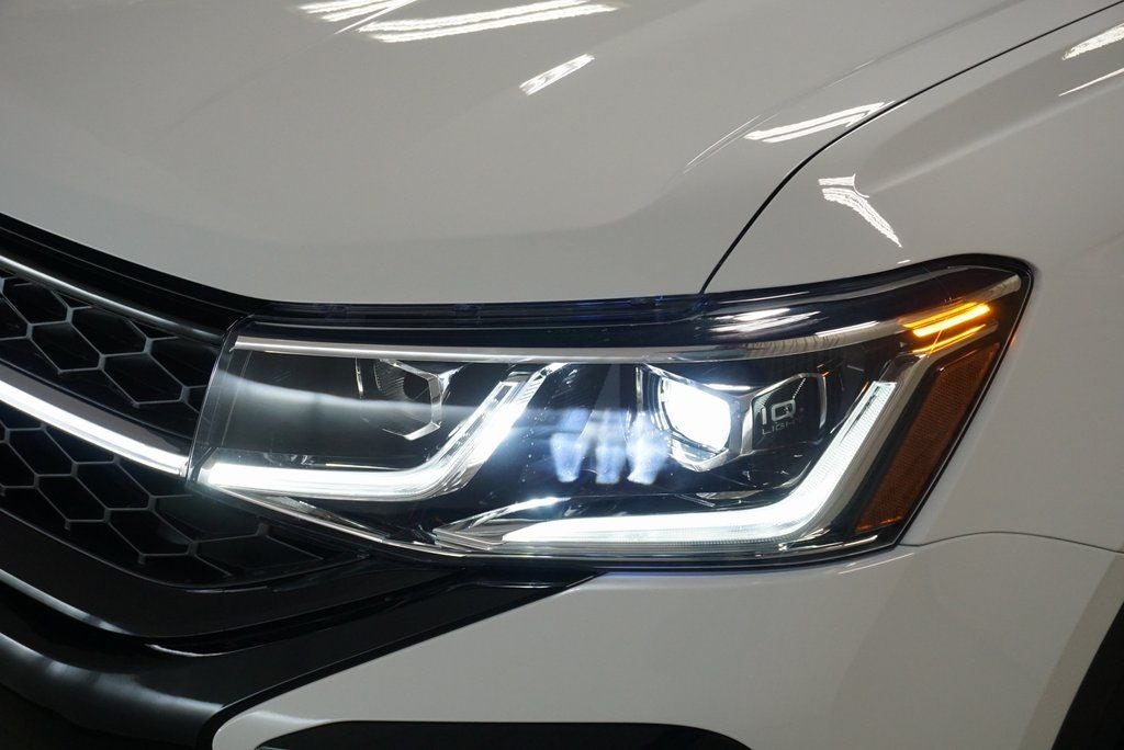 2025 Volkswagen Taos 1.5T SE Black