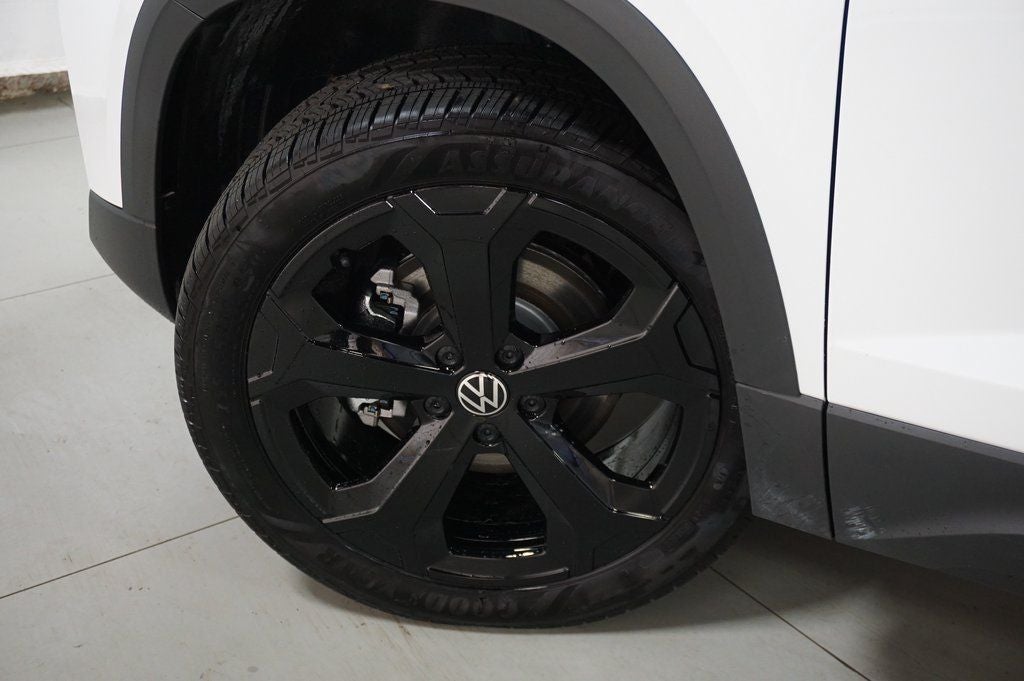 2025 Volkswagen Taos 1.5T SE Black