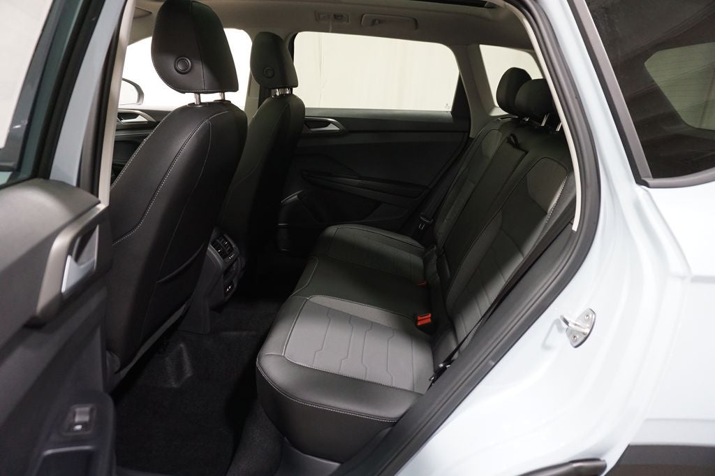 2026 Volkswagen Taos 1.5T SE Black