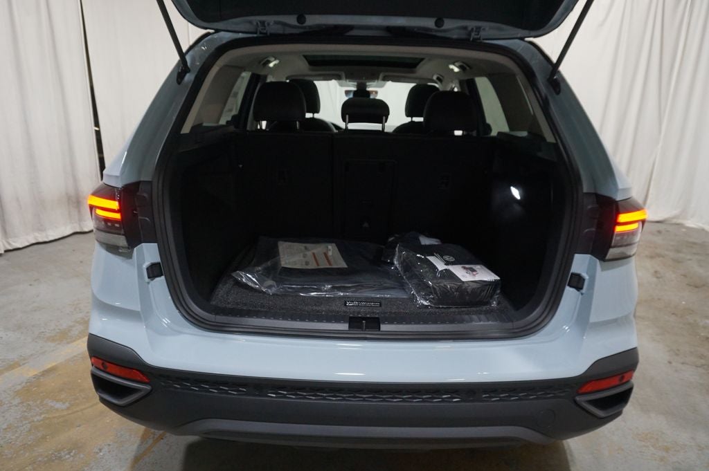 2026 Volkswagen Taos 1.5T SE Black