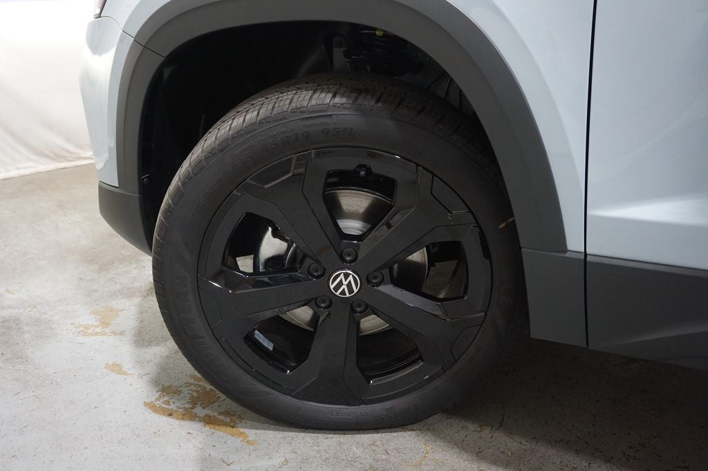 2026 Volkswagen Taos 1.5T SE Black