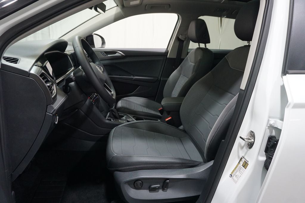 2026 Volkswagen Taos 1.5T SE Black