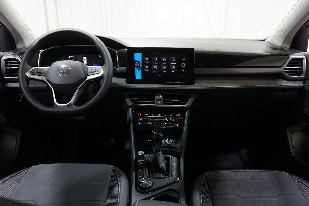 2026 Volkswagen Taos 1.5T SE Black