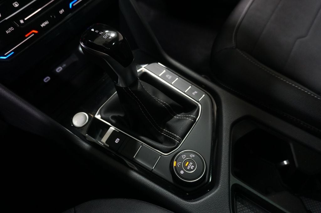 2026 Volkswagen Taos 1.5T SE Black