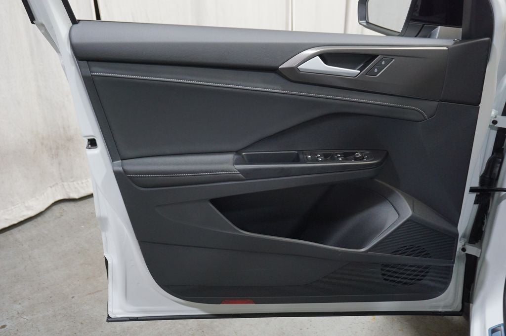 2026 Volkswagen Taos 1.5T SE Black