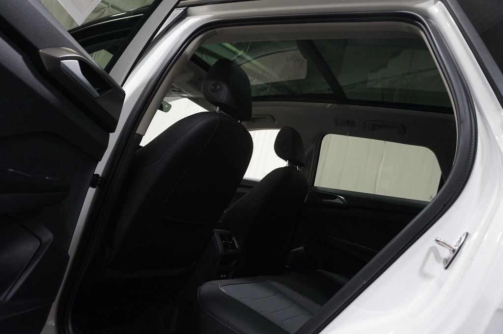 2026 Volkswagen Taos 1.5T SE Black