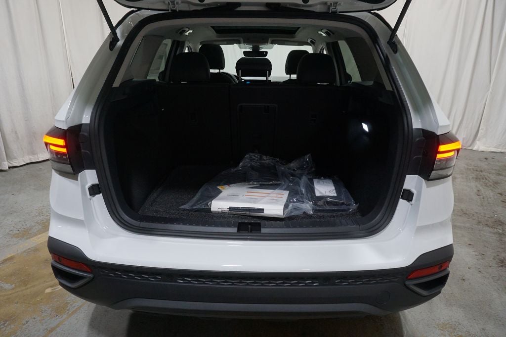 2026 Volkswagen Taos 1.5T SE Black