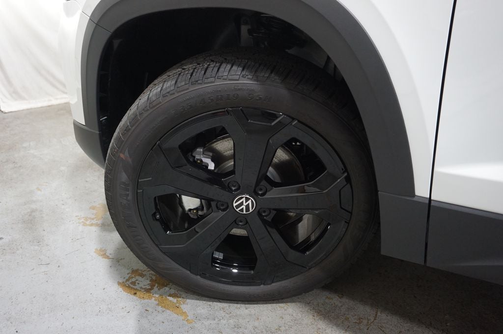 2026 Volkswagen Taos 1.5T SE Black