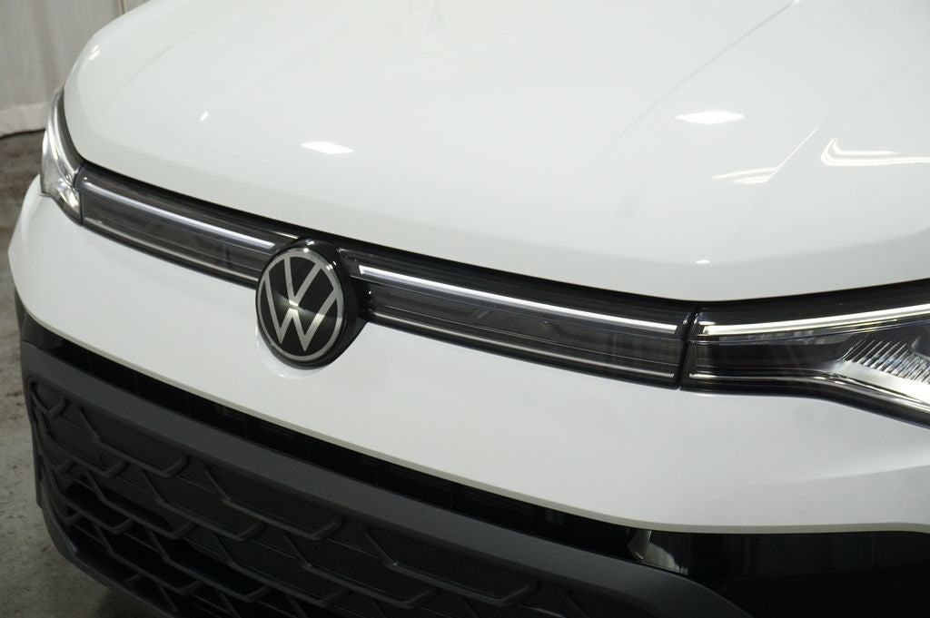 2026 Volkswagen Taos 1.5T SE Black