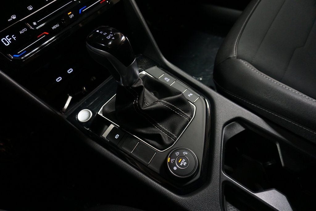 2025 Volkswagen Taos 1.5T SE Black