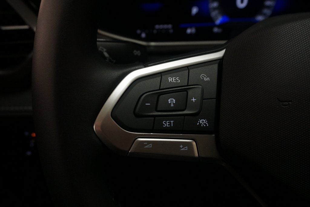 2025 Volkswagen Taos 1.5T SE Black