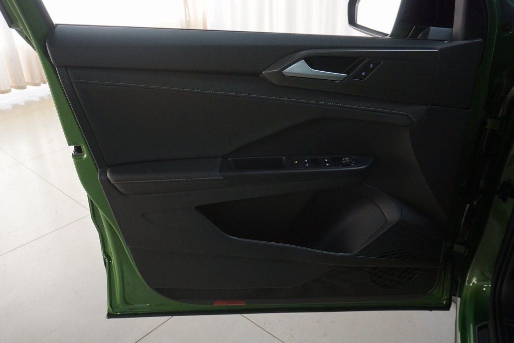 2025 Volkswagen Taos 1.5T SE Black