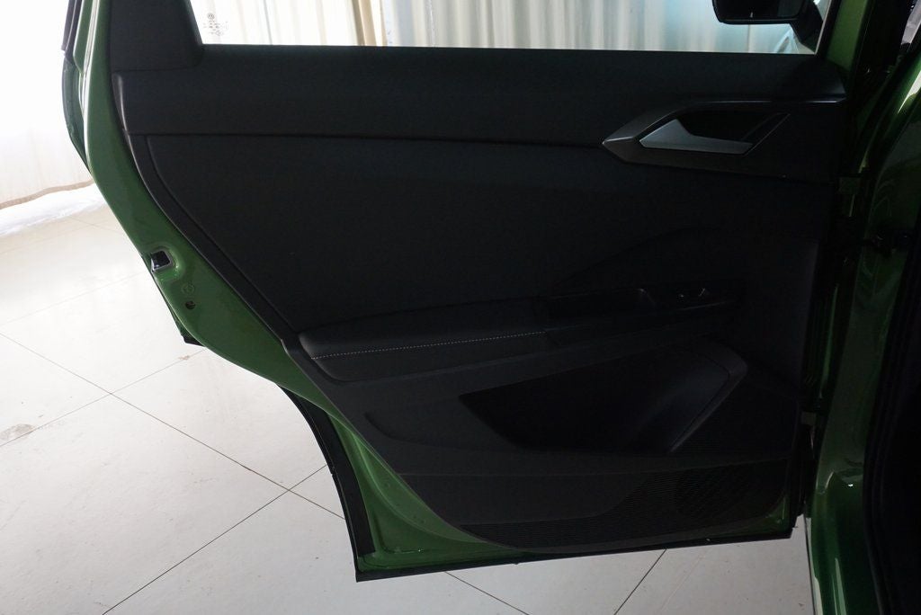 2025 Volkswagen Taos 1.5T SE Black