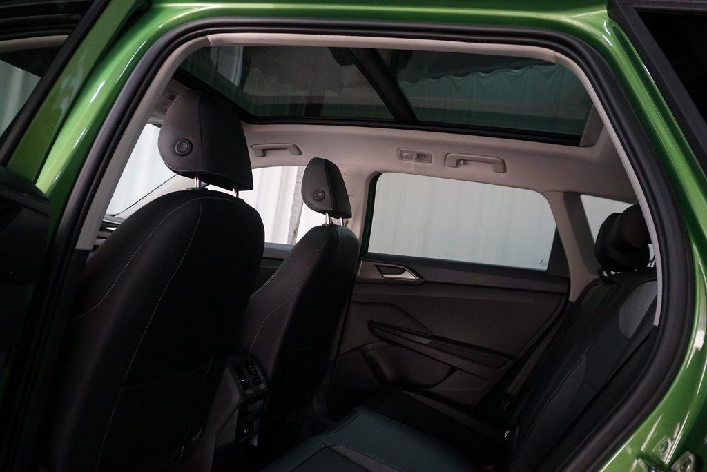 2025 Volkswagen Taos 1.5T SE Black